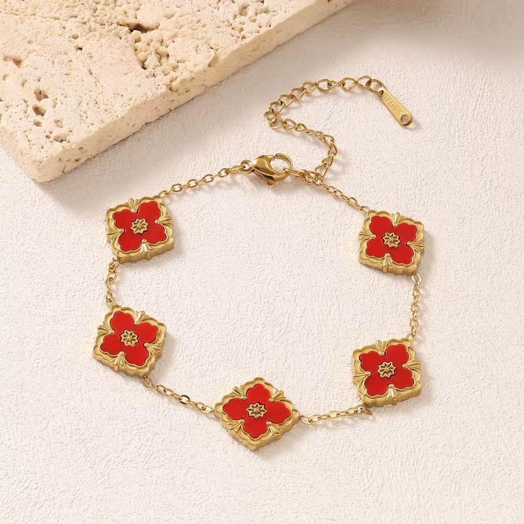 Retro Italian Mother-of-Pearl Four-Leaf Clover Bracelet: Elegant, Luxurious, and Versatile