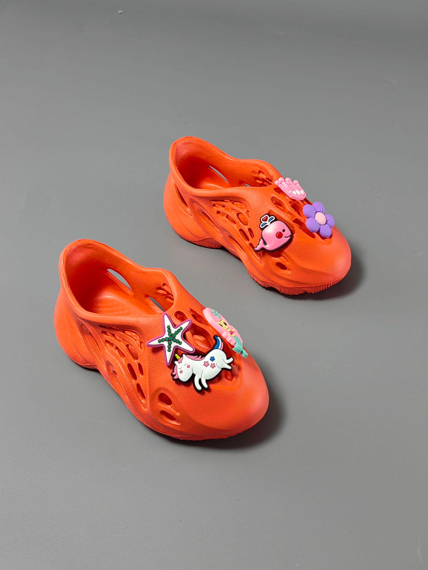 Summer Fashion Cartoon Perforated Sandals - Casual Comfortable Flat for Home Outdoor Use 3233 красныйоранжевый 1160₽