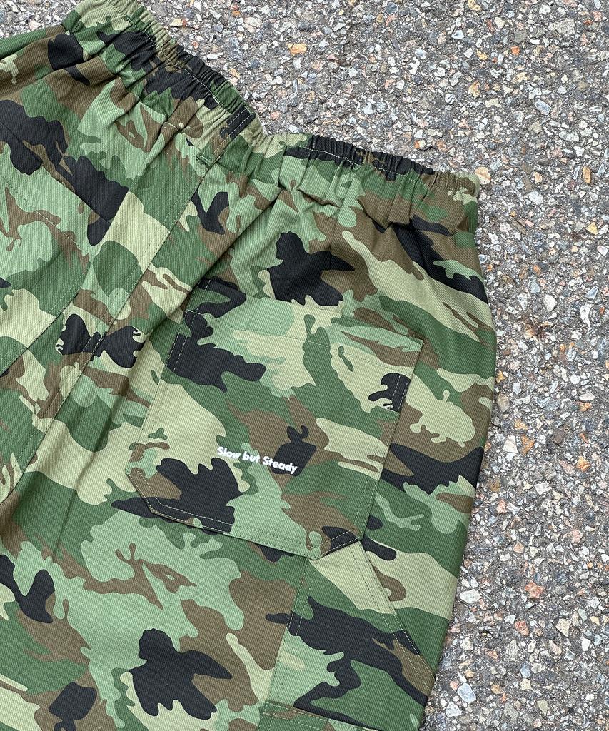 SLOW RECORD HOUSE Carpenter Bermuda Wide Camo Pants_Green
