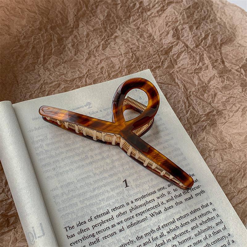 Elegant Oversized Retro Acetate Hairpin: Exquisite Korean Shark Clip for Women