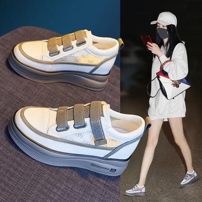 Încălțăminte pentru femei – Adidaşi