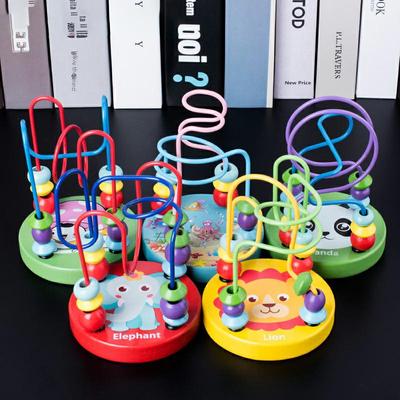 Holzbausteine mit Kinderzeichentrick-Weisheiten für Jungen und Mädchen. Lernspielzeug und Weihnachtsgeschenke für Babys.