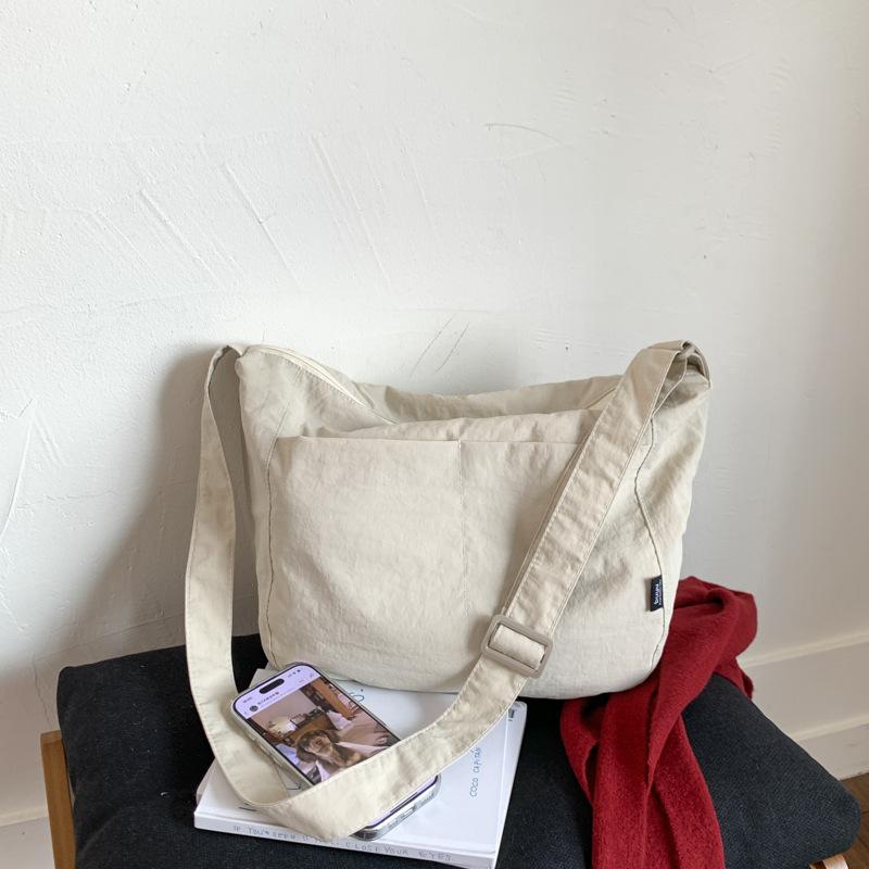 

New niche high-end tote bag women s large-capacity casual versatile messenger bag fashionable commuter bag грязно-белый