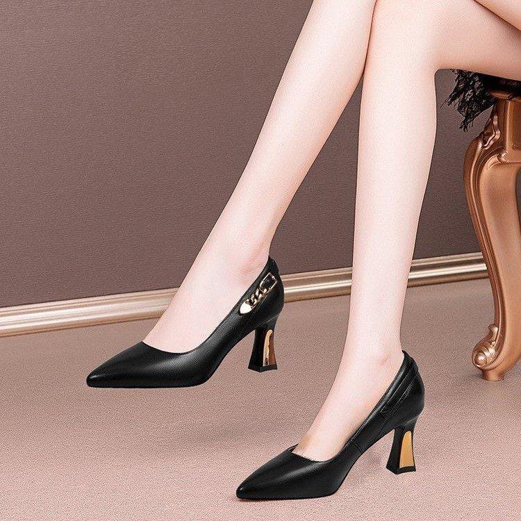 

Fashion A Must - Have for Workplace Glamour! Black High Heels with Metal Buckle Decoration, Chunky Heel and Pointed Toe 35 чёрный