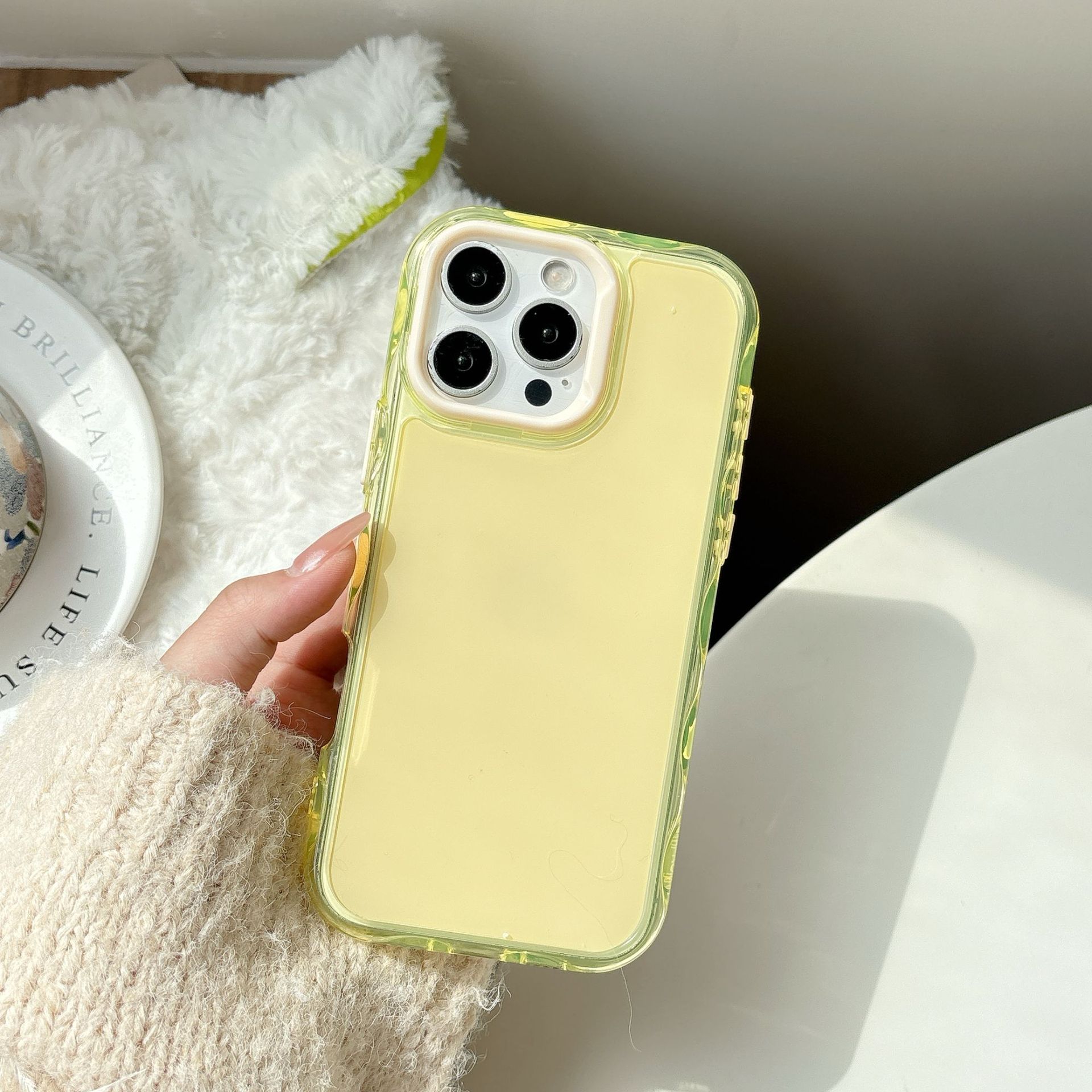 

Летний маленький и свежий волнистый чехол для мобильного телефона, подходящий для iPhone 16, цвет желе-конфеты, противоударный чехол Apple 15PRO iPhone 13 жёлтый