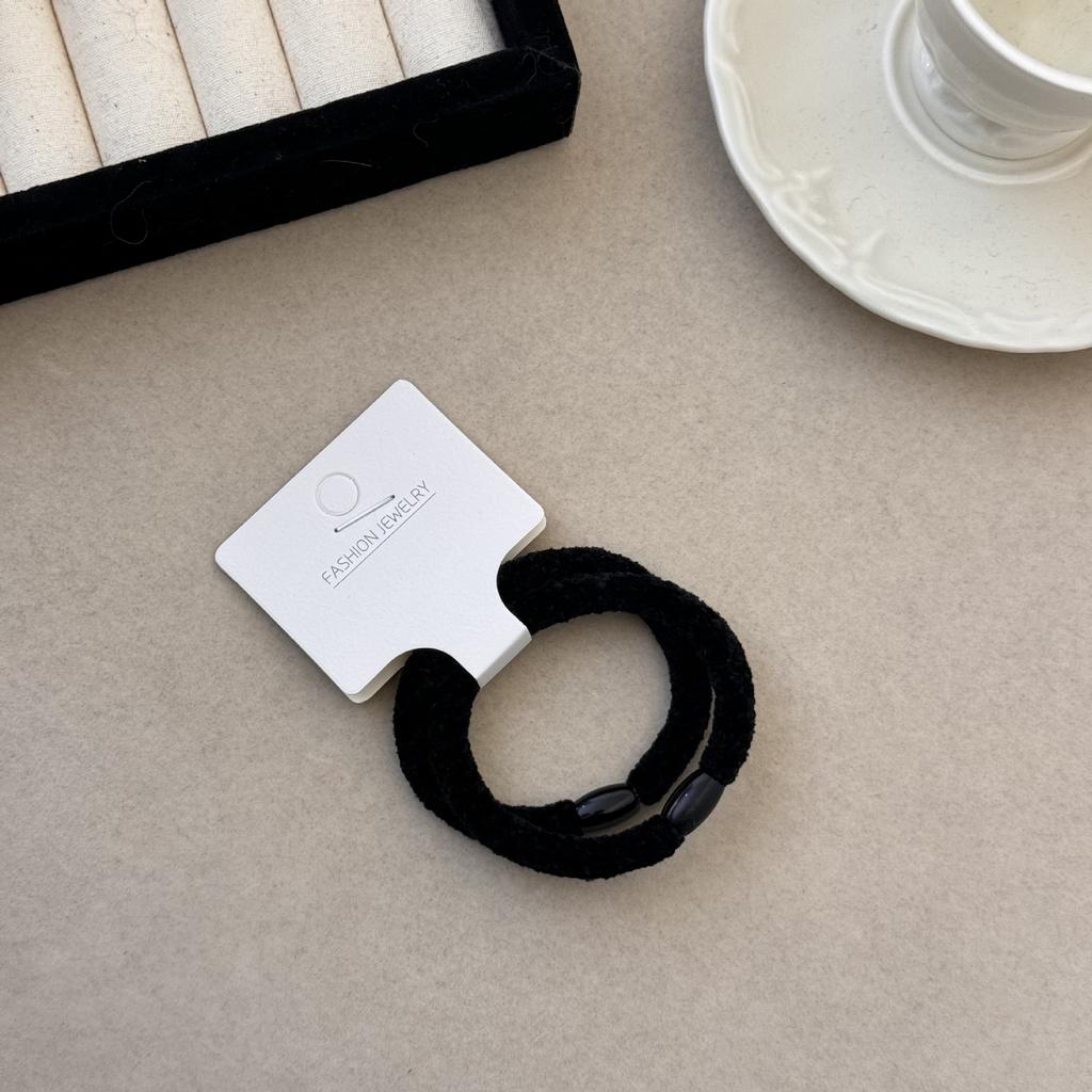 A Simple and Elegant Hair Tie for A Young Girl, A Plush High-elasticity Hair Band, and A Warm and Cozy Small Intestine Hair Tie