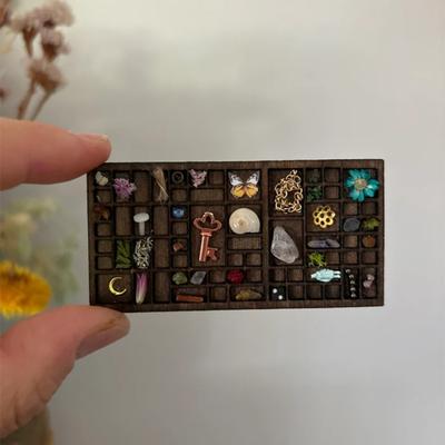 Miniatur Kristallregal Holz Mini Schmuckregal Miniatur Sammlerstück Ausstellungsregal für Schmucksammler und Liebhaber