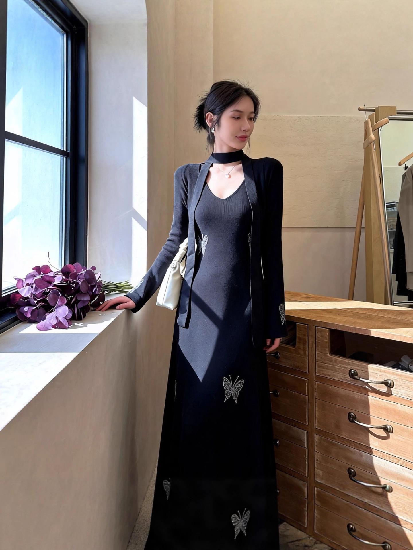 

Hepburn Style V-Neck Long Sleeve Butterfly Knit Little Black Dress 2025 Autumn/Winter Collection L чёрный