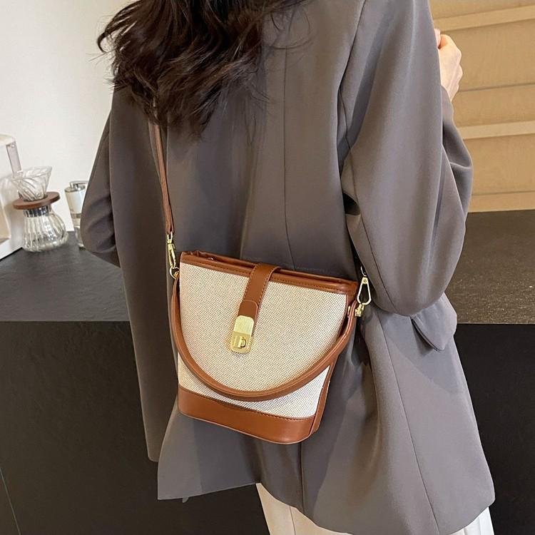 2024 Sommer Modische kleine Korb-Beuteltasche für Damen - Umhängetasche im koreanischen Stil