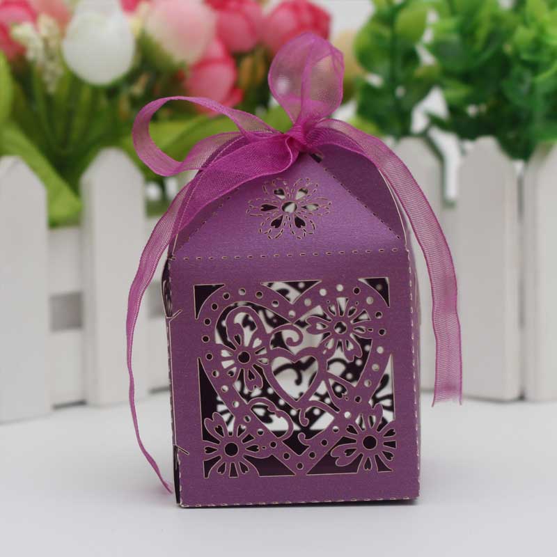 30 50 STÜCKE/llot Laser Cut Braut Bräutigam Hochzeit Süßigkeiten Pralinenschachtel Gäste Geschenkboxen Papierverpackung Babyparty Schokoladenkeksschachtel