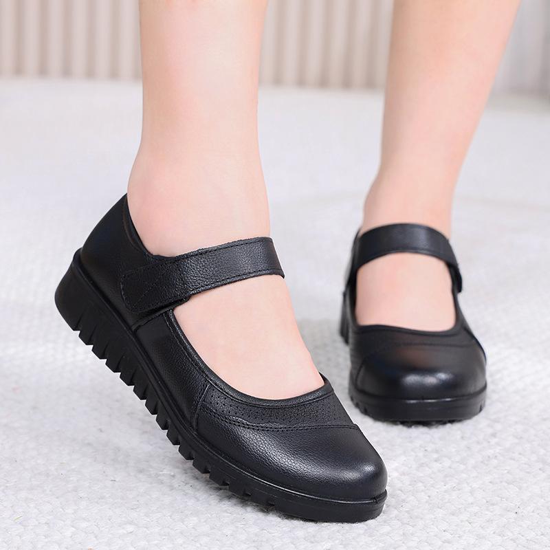 First layer cowhide mother shoes soft leather middle-aged and elderly Velcro flat-soled women's shoes leather comfortable elderly leather shoes