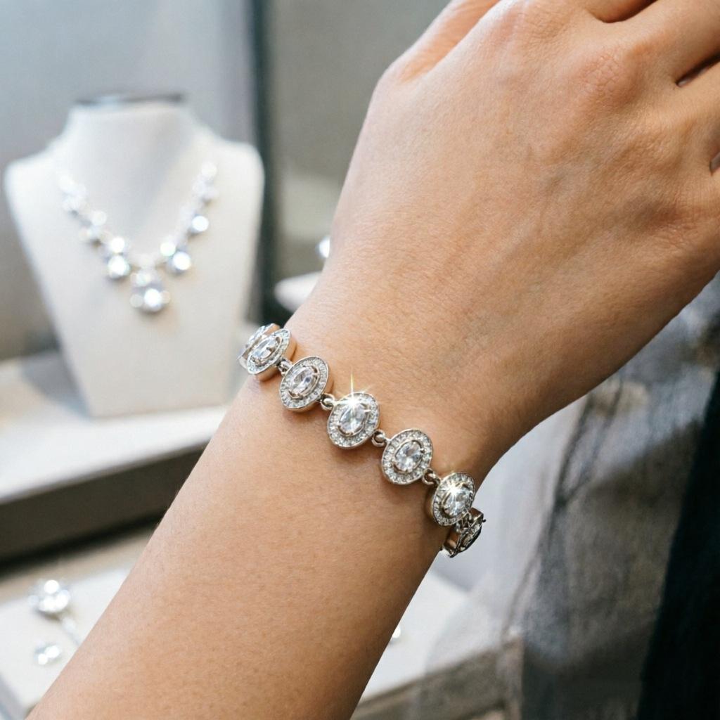 Korean Version of Fashionable Fresh and Sweet Geometric Zircon Bracelet Women's Niche Versatile Accessories Exquisite Design Jewelry 2026