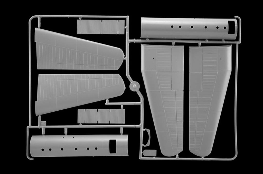 Platz Italeri Scale WWII British Horsa Plastic Model Kit with British Paratrooper Figure 1/72 AS.51 Mk.I (IT1356)