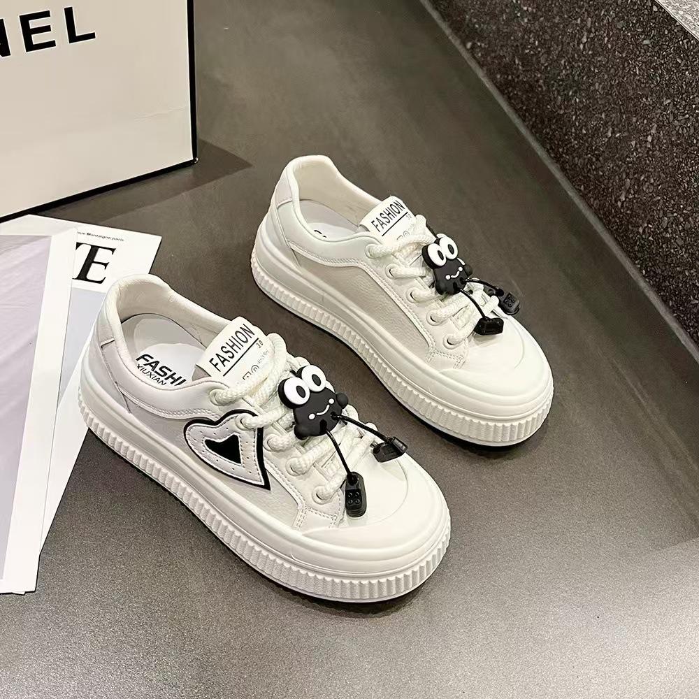 Little White Shoes 2025 Autumn and Korean Edition Thick-soled Round Head Lace-up Fashion Versatile Sports and Leisure Board Shoes Support