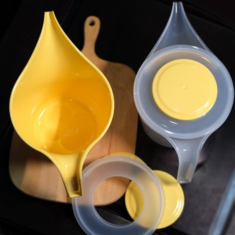 Plastic Measuring Pitcher Pour Cup with Splashs Cover Measuring Mixing Cup for Kitchen Baking Landscaping Watering