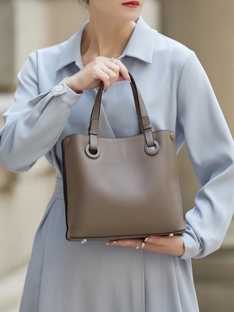 First Layer Cowhide Women's Shoulder Handbag - New Style, Large Capacity, Commuter Bag