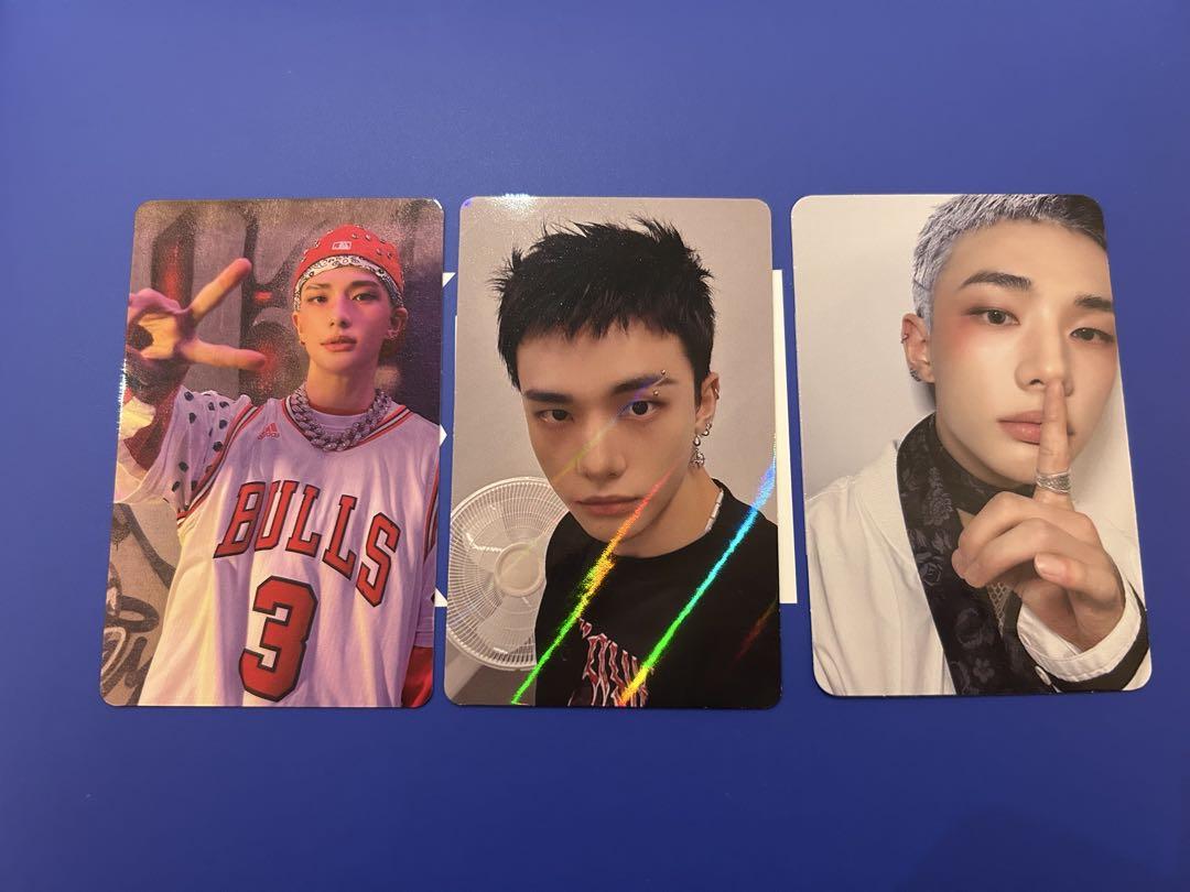 

[USED] straykids sukiz hyunjin karma enclosed HMV bonus holo
