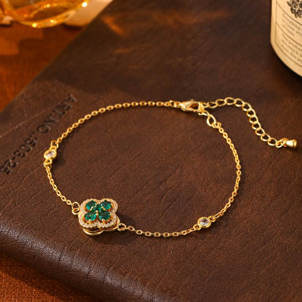 Rotating Four-Leaf Clover Emerald Necklace For Women Minimalist Luxury Delicate Pendant Collarbone Chain