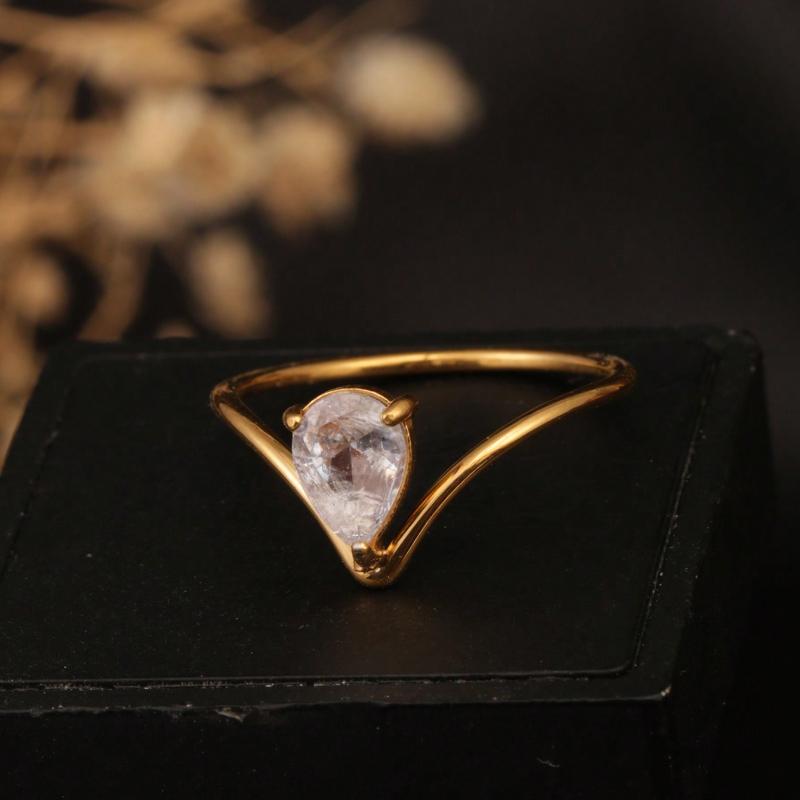 1pc Gold Color V Shape Zirconia Ring, V Letter Cubic Zirconia Ring, Jewelry Gift for Women, Mothers, Wives, Girls Birthday