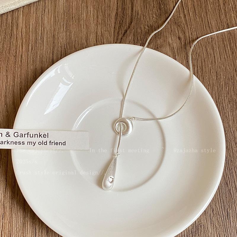 Matte silver brushed water drop necklace women s 2025 new simple niche design long pull fashion accessories