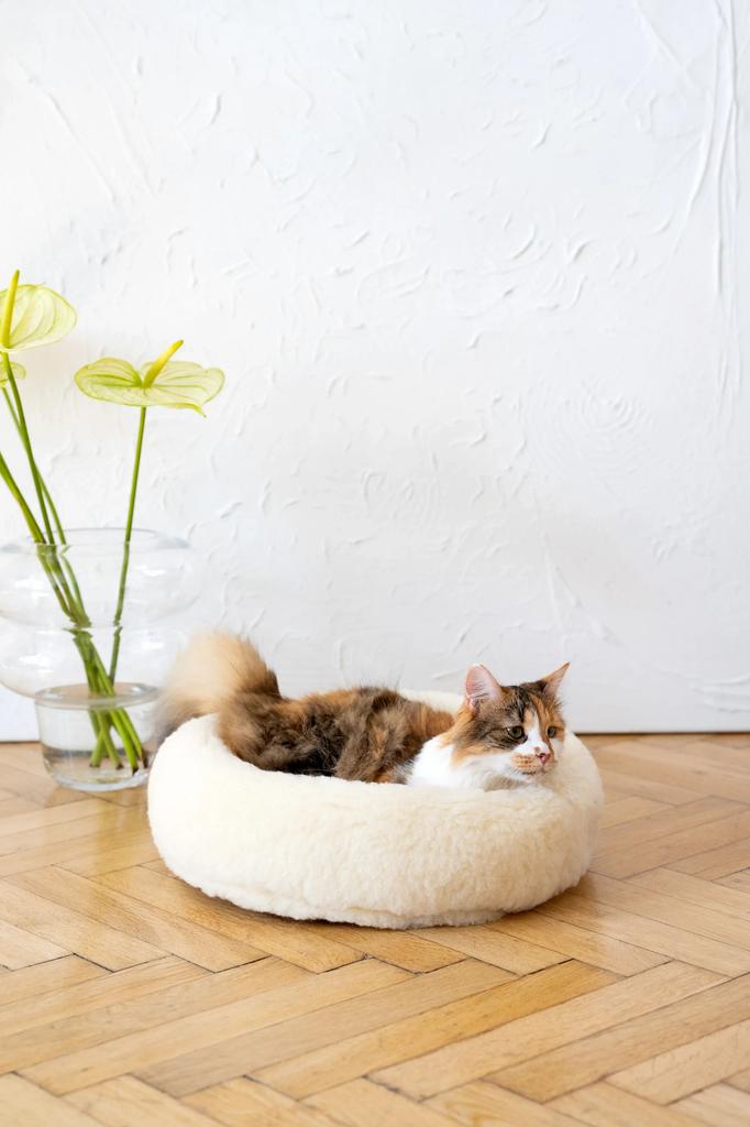 Round Natural Wool Pet Bed - White 30 cm