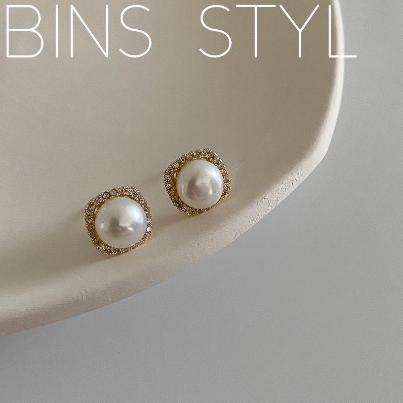 Vintage French Freshwater Pearl Stud Earrings, 14K Gold-Plated Retro Korean Fashion for Women