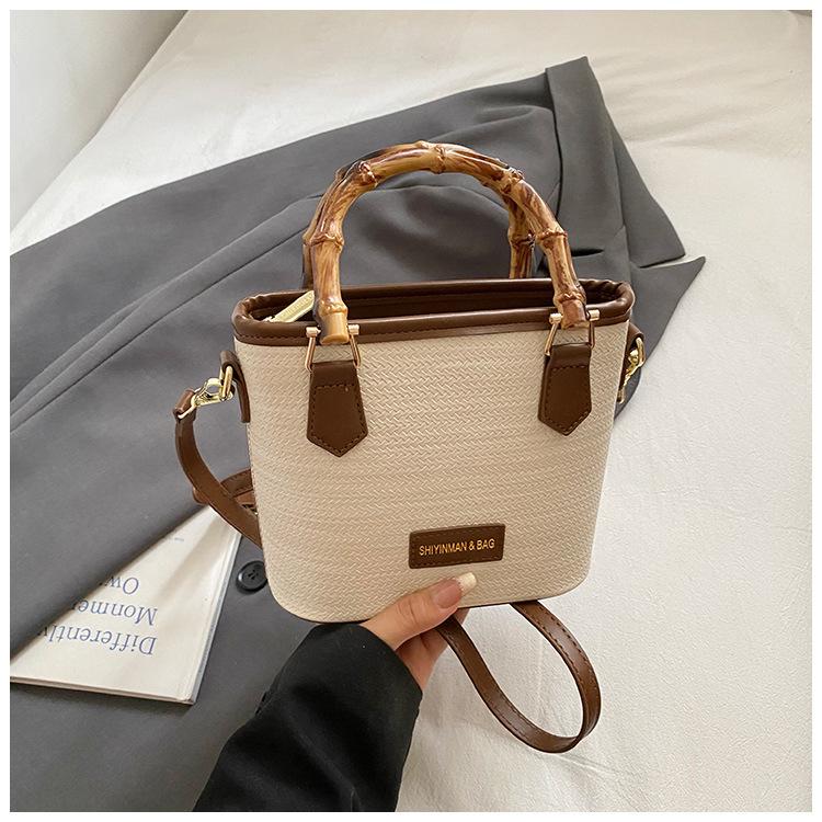 

Niche design hand-carried bucket bag large capacity simple high-end shoulder bag niche commuter messenger bag белый