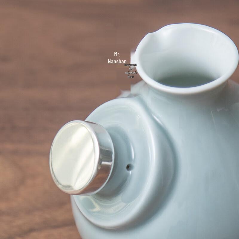 Herr Nanshan. Keramik Warmwein-Set