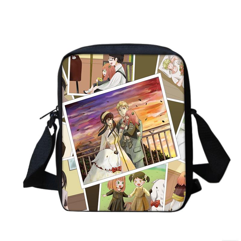Fancy Style Studio SPY &times; FAMILY multifunctionele cartoon schoudertas met grote capaciteit, het perfecte cadeau voor jongens en meisjes op schoolverjaardagen beige