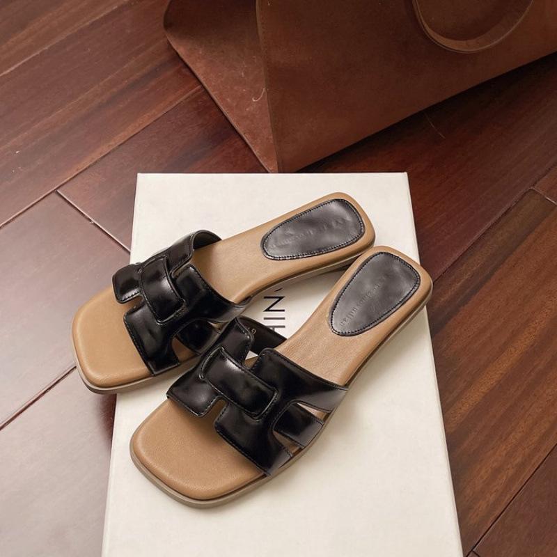 Woven One-word Slippers Women's 2025 Summer New French Slippers Wear Flat-bottomed Thick Heels Sandals Casual Versatile