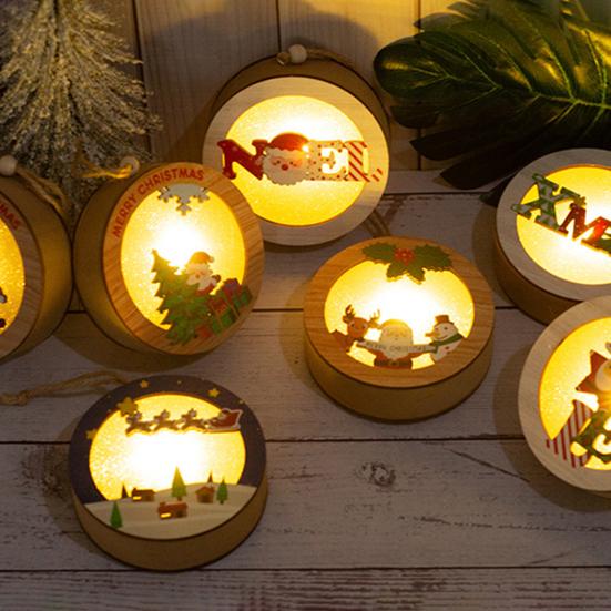 

Christmas Wooden Hanging Light Glowing Santa Claus Snowman Wreath Xmas Tree Pattern Warm Lighting Round Holiday Decoration Lamp Pendant Ornament Party