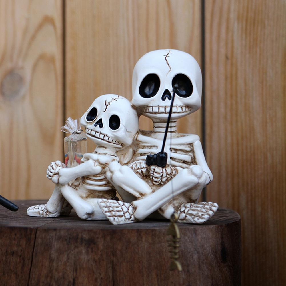 Weather-resistant Skeleton Figurine Hand-painted Resin Skeleton Ornament for Garden Pond Balcony Decor for Halloween