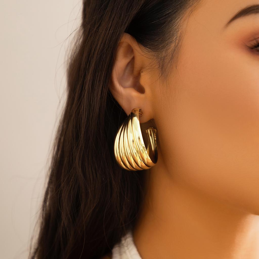 Punk Vintage Geometric C Shape Circle Hoop Earrings for Women Trendy Smooth Metal Gold Color Piercing Earrings Party Jewelry New