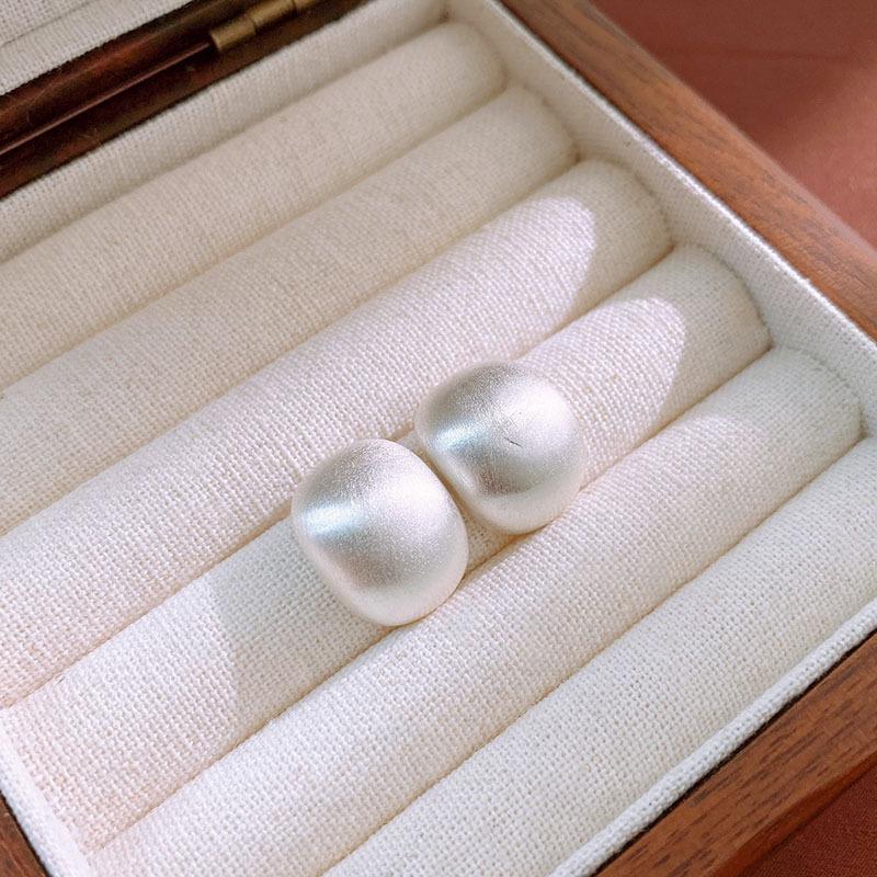 

Real Gold Electroplated Brushed Silver Needle Round Earrings Simple Stud Earrings Niche High-end Earrings Women