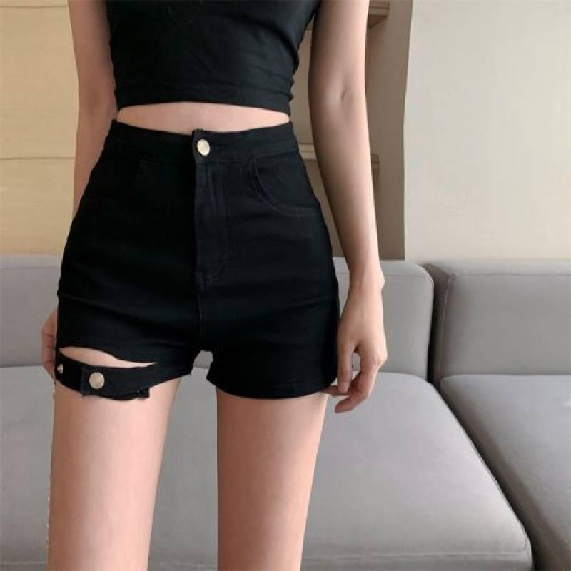 

Black Slimming High-Waisted Plus Size Straight-Leg Shorts - Casually Hip-Hugging Style for Women (2022) M