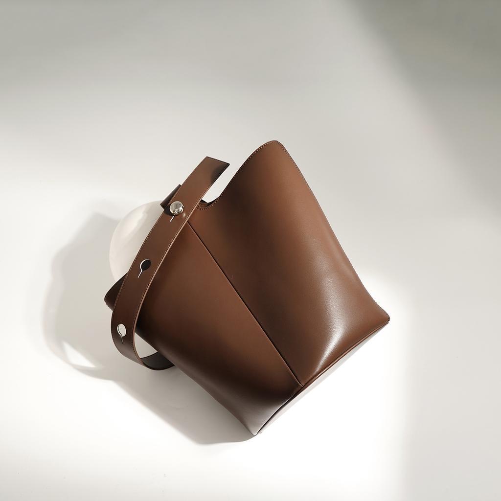 Niche Commuter Bucket Bag Women's New Fashionable Large-capacity Shoulder Crossbody Handbag Women's Bag