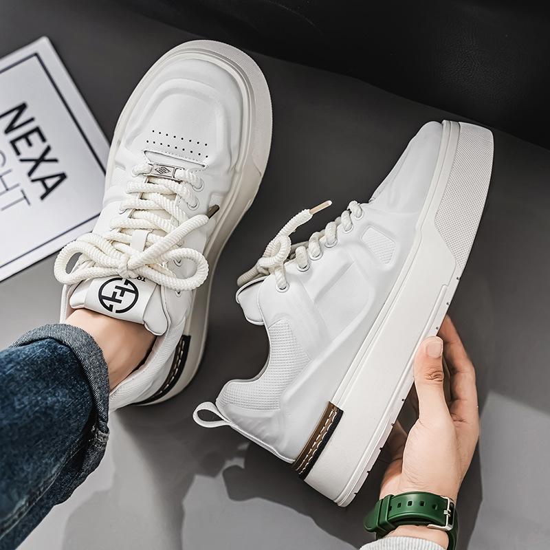 Herrenschuhe Herbst und Winter 2024 neue koreanische Version Jugend Sport und Freizeit erhöhend Nischentrend vielseitige kleine weiße Board-Schuhe