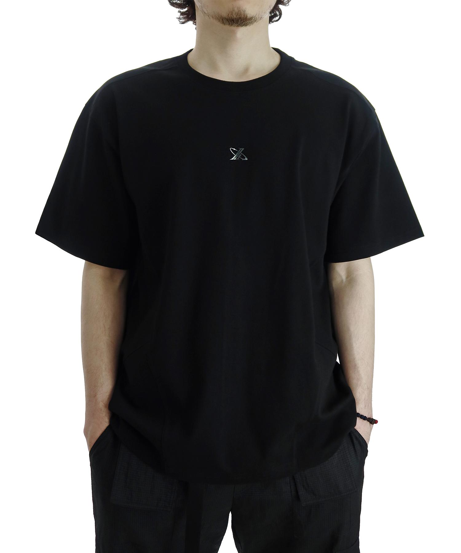 Just Haeng 12-Count Cut-Out Newtro Logo Silver Black Round Short Sleeve Tee M