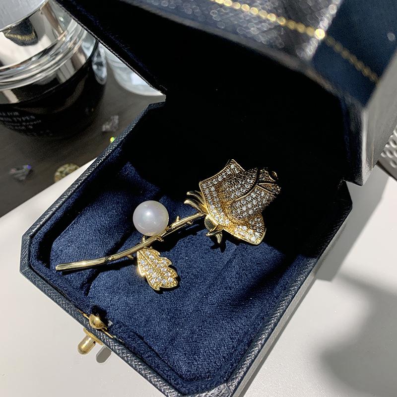 Dilly Snow 3D Rose & Pearl Brooch for Women – Elegant Clothing Accessory