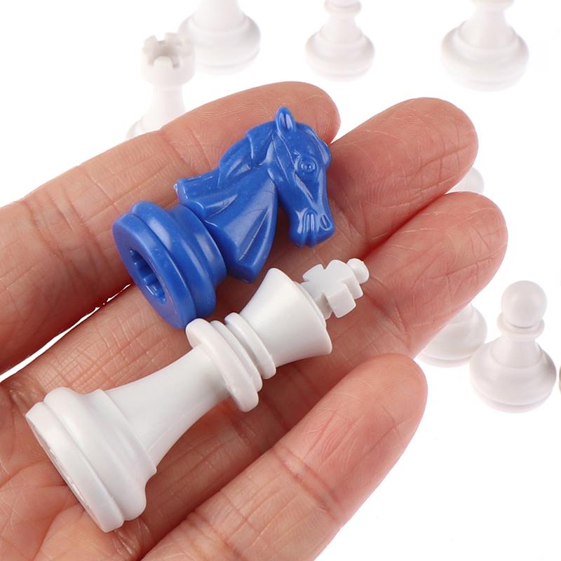 1Sada 32 ks Šachová sada Plastový PS materiál Modrá a bílá Středověké šachové hry pro dospělé Cestovní šachové figurky Hry Dětské hračky