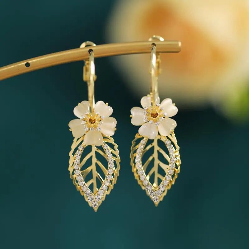 Vintage Crystal Daisy Flower Earring For Women Fashion Shiny Zircon Rhinestone Earrings Party Wedding Friendship Jewelry