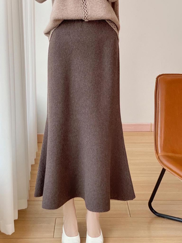 Women's Mid-Length Fishtail Wool Skirt: Elastic Waist, Solid Color, Casual & Versatile