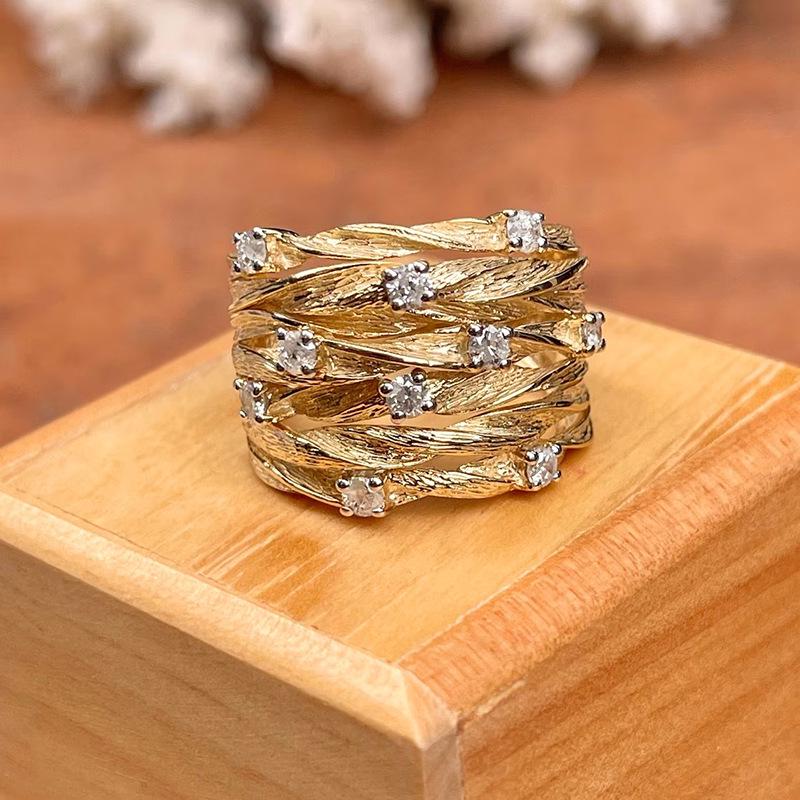 Cao Shi Gold-Tone Winding Vine Ring for Women - Fashionable Wide Band with Sparkling Zirconia Bird's Nest Design