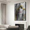 Goldene Make-up Frauen Leinwand Gemälde Poster und Druck nordischen Stil Wand Kunst Bilder skandinavische Cuadros für Wohnzimmer Dekor