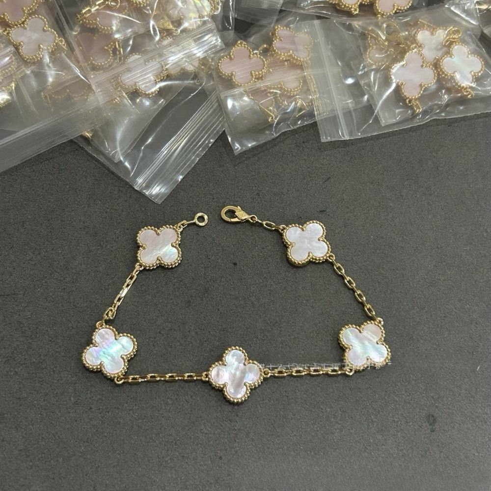 Hochwertiger roter Chalcedon Laser vierblättriges Kleeblatt fünfblütiges Armband 18K Roségold leichter Luxusschmuck Geschenk für Freundin