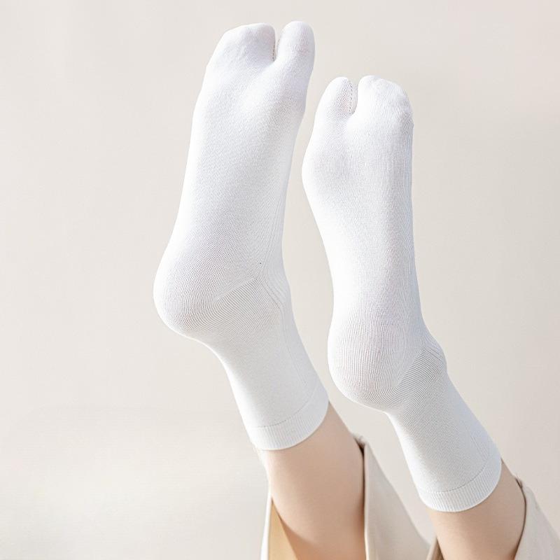 Two-toe Socks for Women, Solid Color, Anti-pilling, Breathable, Boneless Seam Split Toe Socks with Pig's Hoof Shoes, Mid-calf Socks