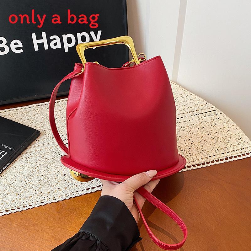 Street Style Bucket Bag For Women Pu Material With Magnetic Closure And Inner Pockets