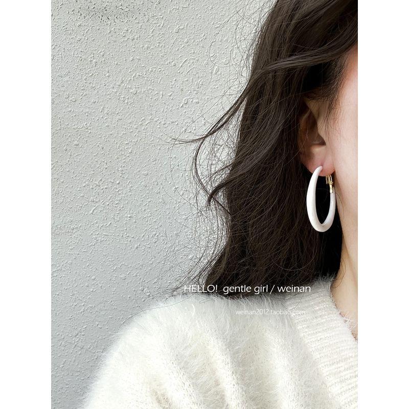 Fall and Winter Milky White Drip Glazed White White Circle Geometry 2025 New Arrival Tide Earrings Stud Earrings Ear Rings