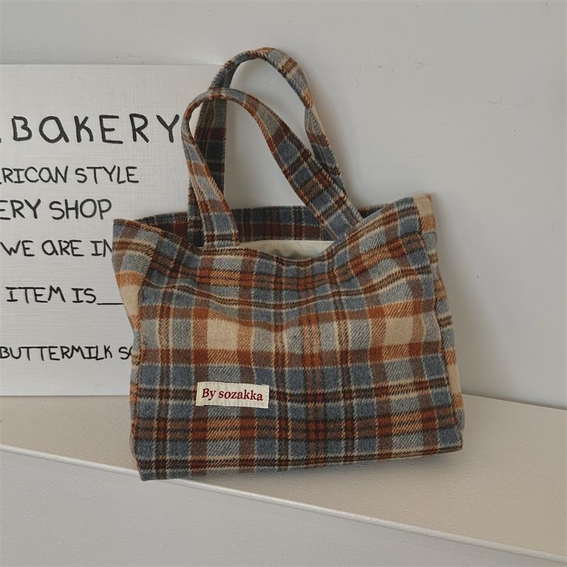 11 new plaid bag in autumn and winter, lazy retro handbag, large-capacity commuting to work handbag