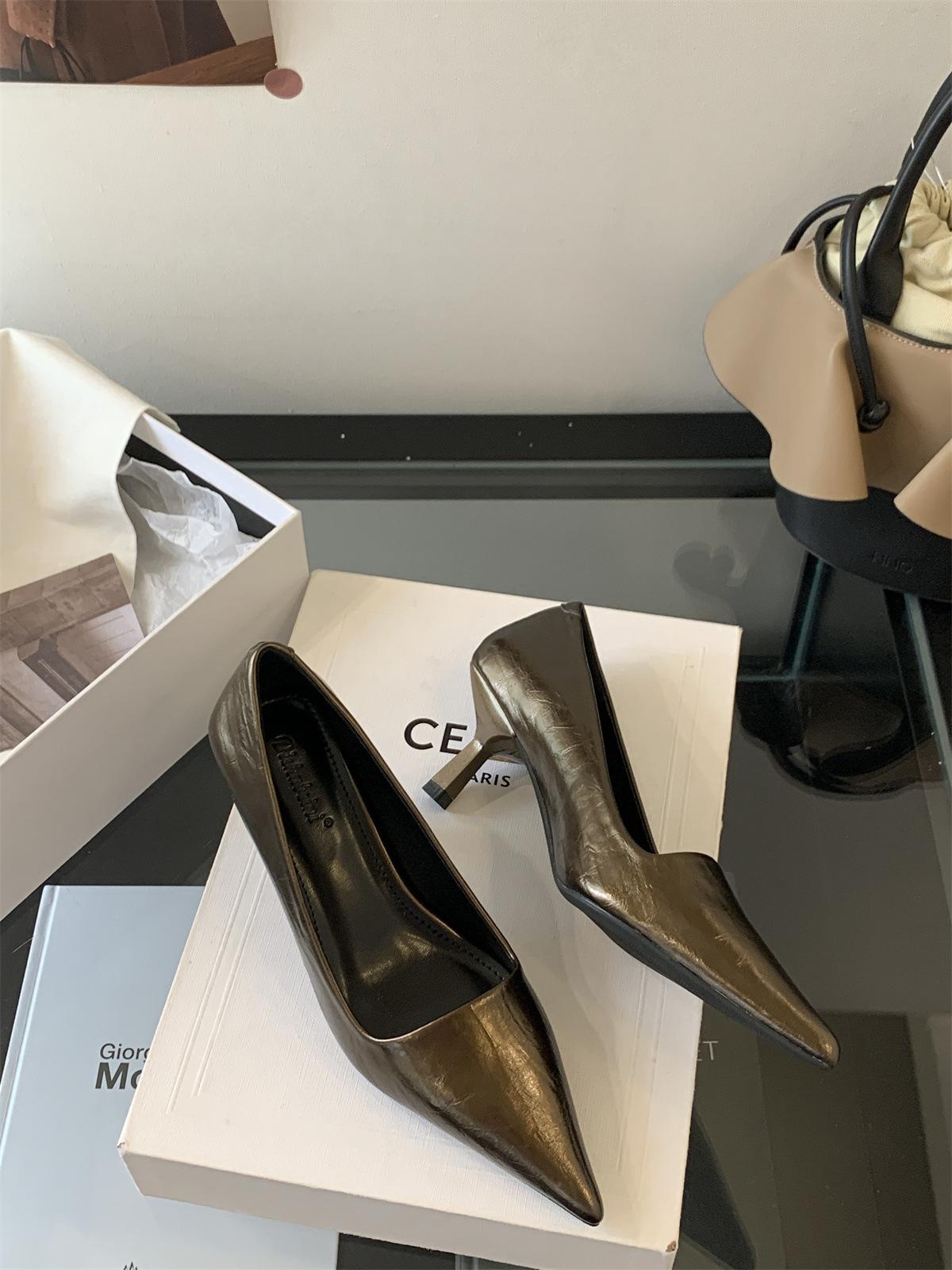 

Темпераментные туфли-лодочки черного цвета для светских львиц, женские, весна-лето 2025, новые, с острым носком, на тонком каблуке, в стиле ретро, для работы, с невысоким каблуком 37 бронзовый